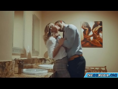 ❤️ Lè yon blond bèl sedui ou nan yon twalèt piblik ❤️ Videyo anal nan ht.truedating.top ❌️❤